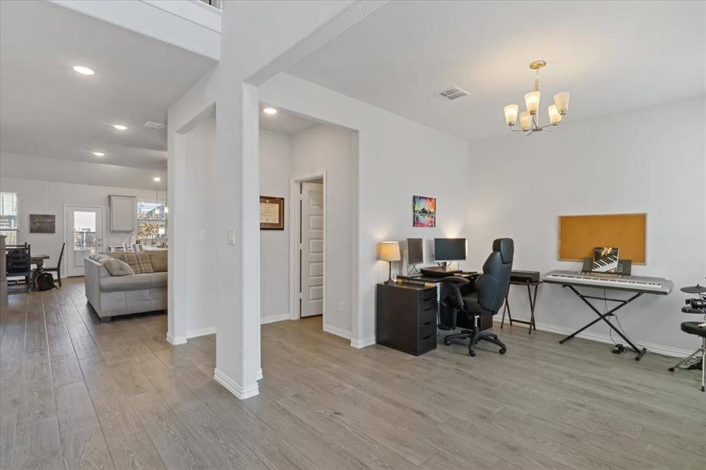 125 Kirwin Drive, Fort Worth, TX 76131