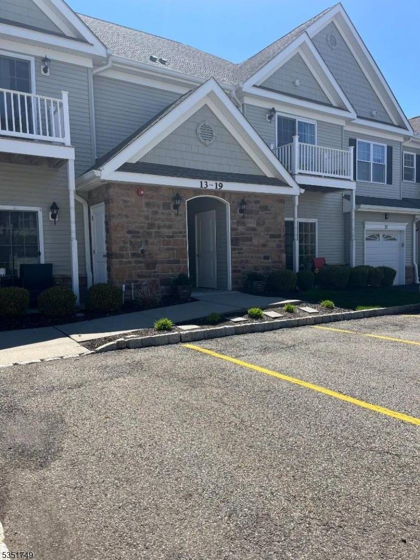 19 Dogwood Ln #19, Wanaque Boro, NJ 07420