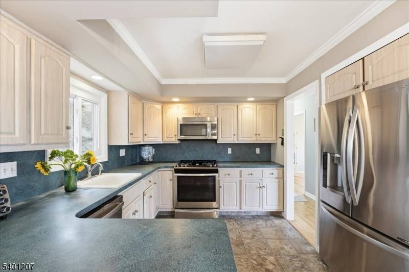 79 Truman Blvd, Oakland Boro, NJ 07436