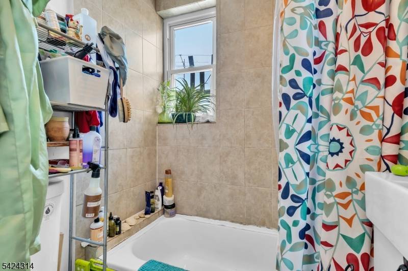 61 Victoria Ave, Newark City, NJ 07104