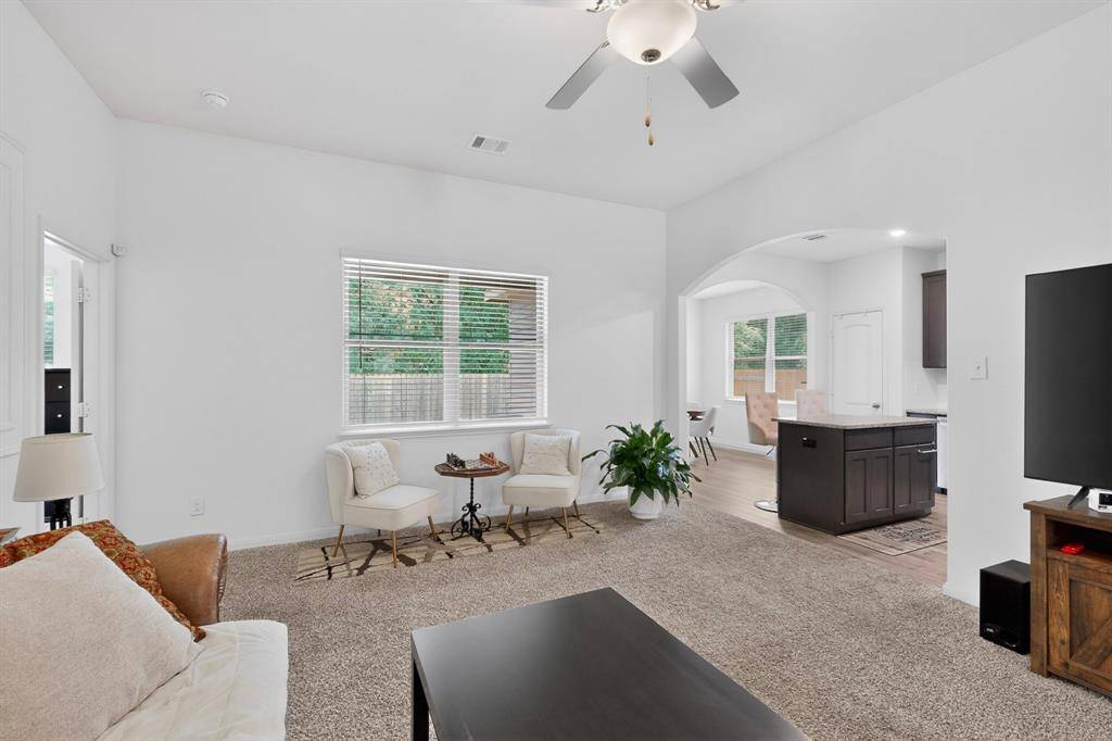 433 Cross Ridge Circle N, Fort Worth, TX 76120