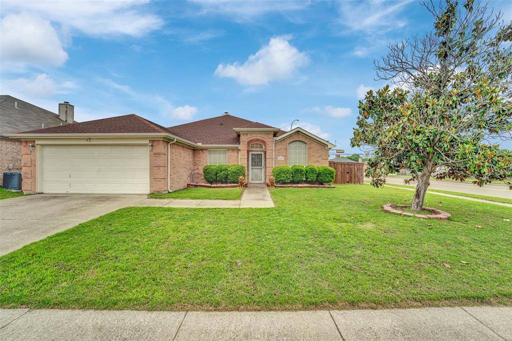 2207 Hickory Wood Trail, Arlington, TX 76018