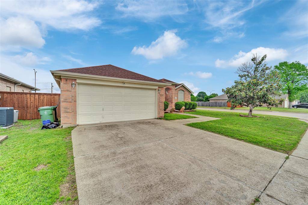 2207 Hickory Wood Trail, Arlington, TX 76018