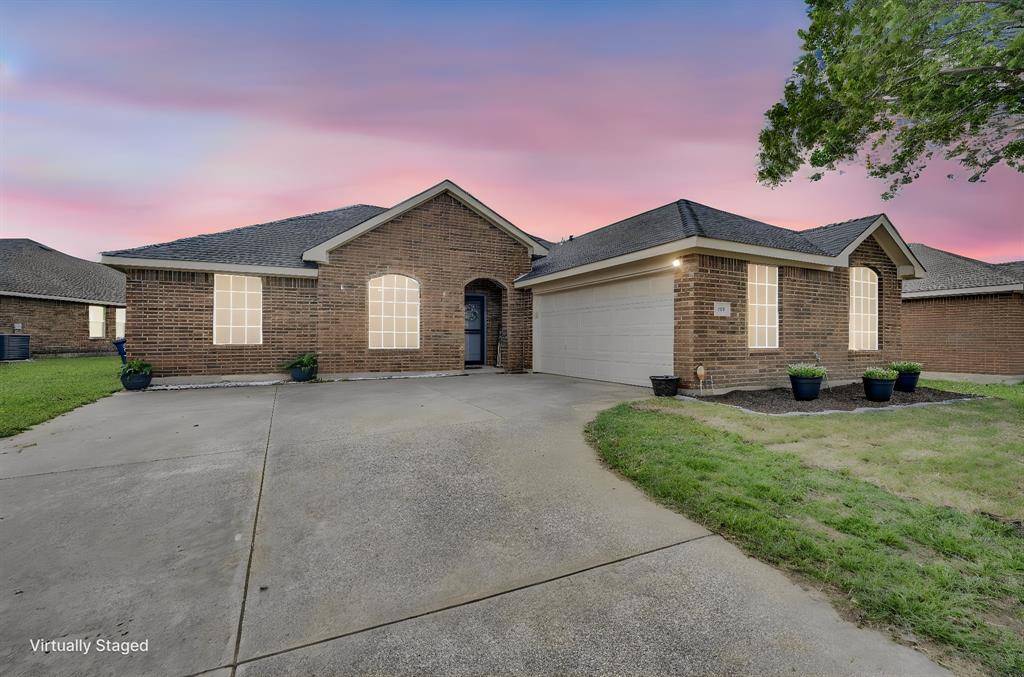 313 Shadow Bend Drive, Red Oak, TX 75154