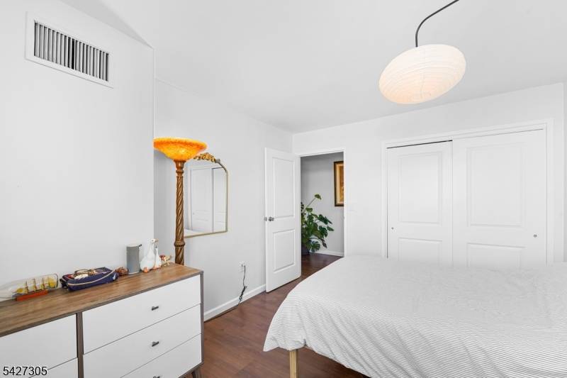 2005 Harmon Cove Tower, Secaucus Town, NJ 07094