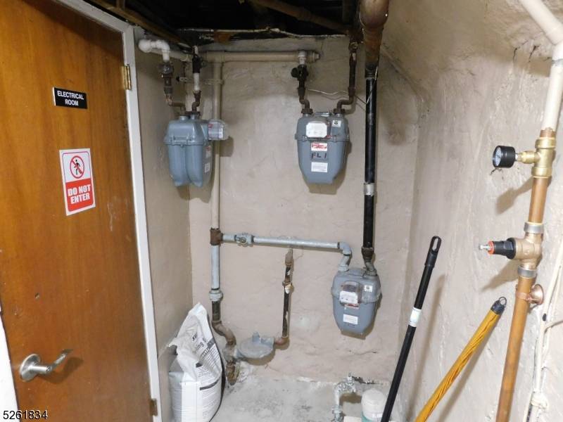 65 W 19Th St #1, Bayonne City, NJ 07002