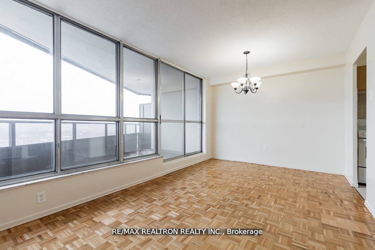 21 Vaughan RD #1602, Toronto C02, ON M6G 2N2