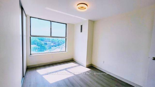 21 Vaughan RD #1602, Toronto C02, ON M6G 2N2