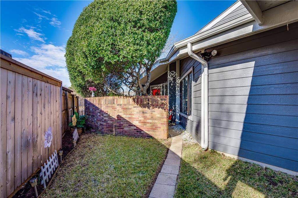 513 Hunters Glen Street, Lewisville, TX 75067