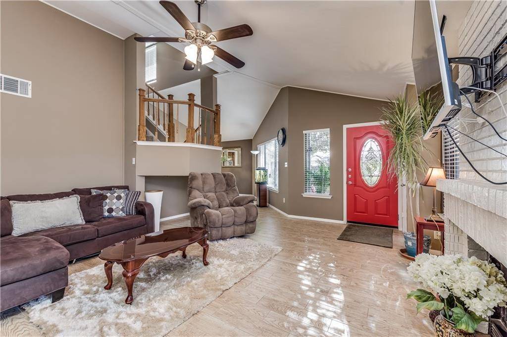 513 Hunters Glen Street, Lewisville, TX 75067