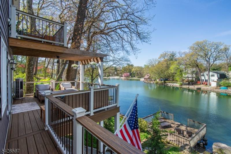 393 Lakeview Ave, Ringwood Boro, NJ 07456