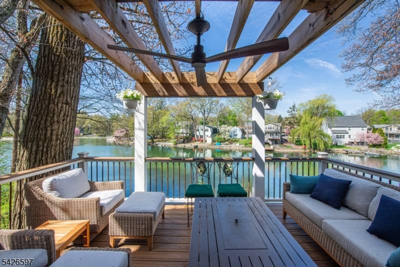 393 Lakeview Ave, Ringwood Boro, NJ 07456