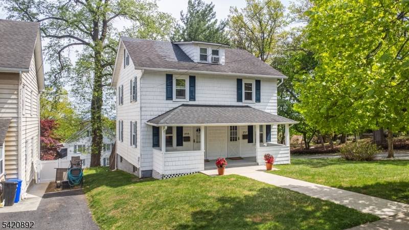 257 Mccosh Rd, Clifton City, NJ 07043