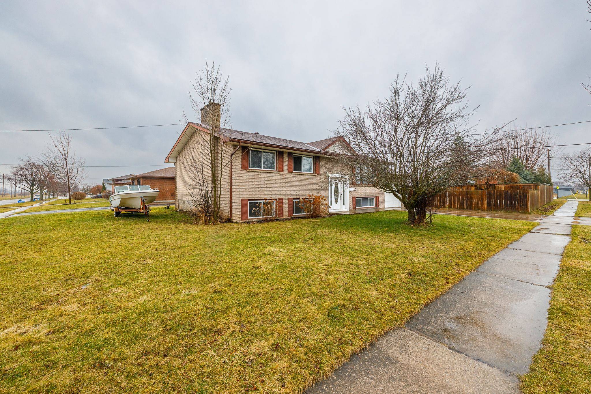 106 Lewis ST, Welland, ON L3B 4V7