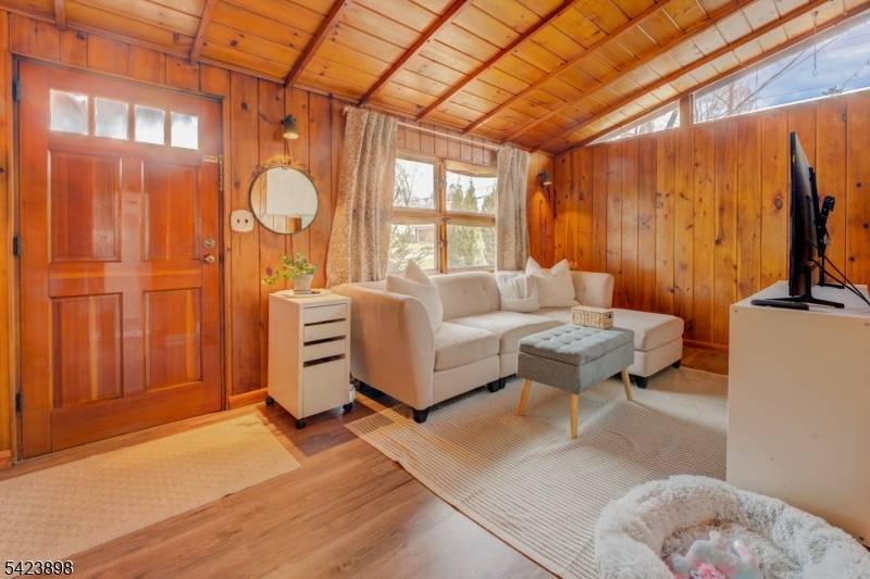 54 Schwarz Blvd, Jefferson Twp., NJ 07849