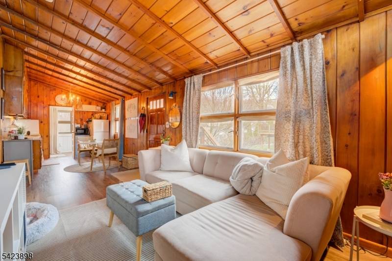 54 Schwarz Blvd, Jefferson Twp., NJ 07849