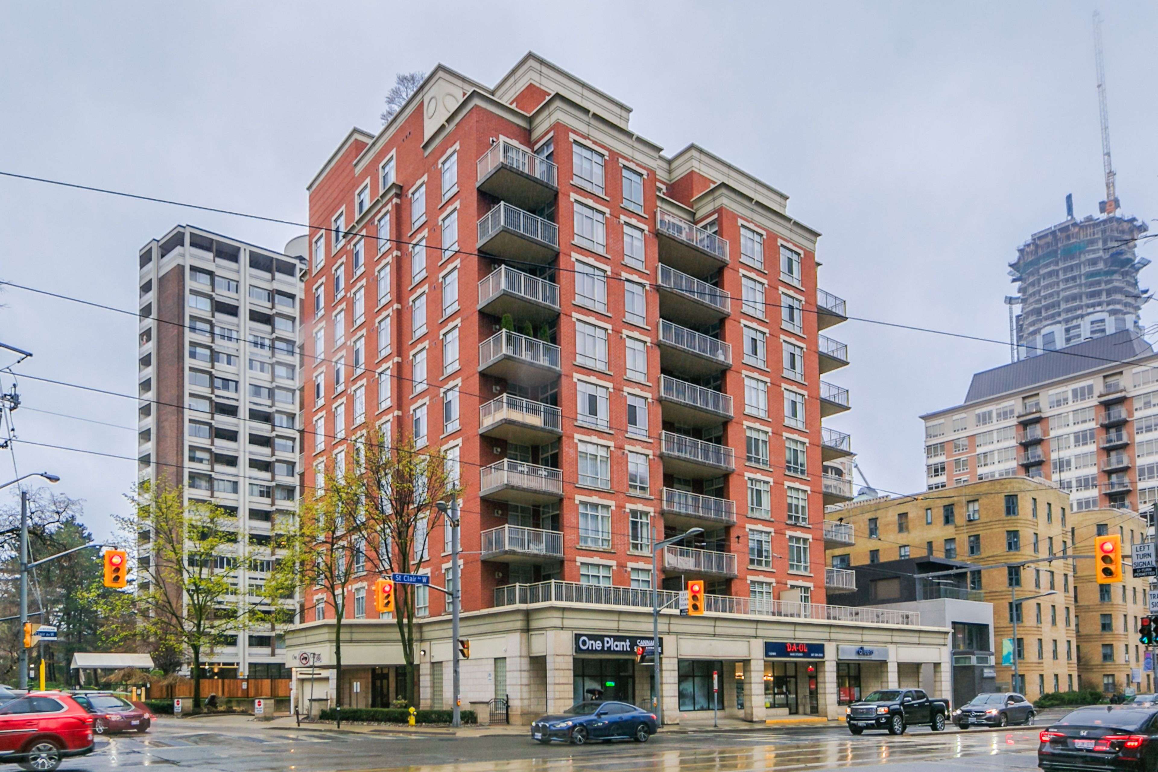 1 Deer Park CRES #903, Toronto C02, ON M4V 3C4