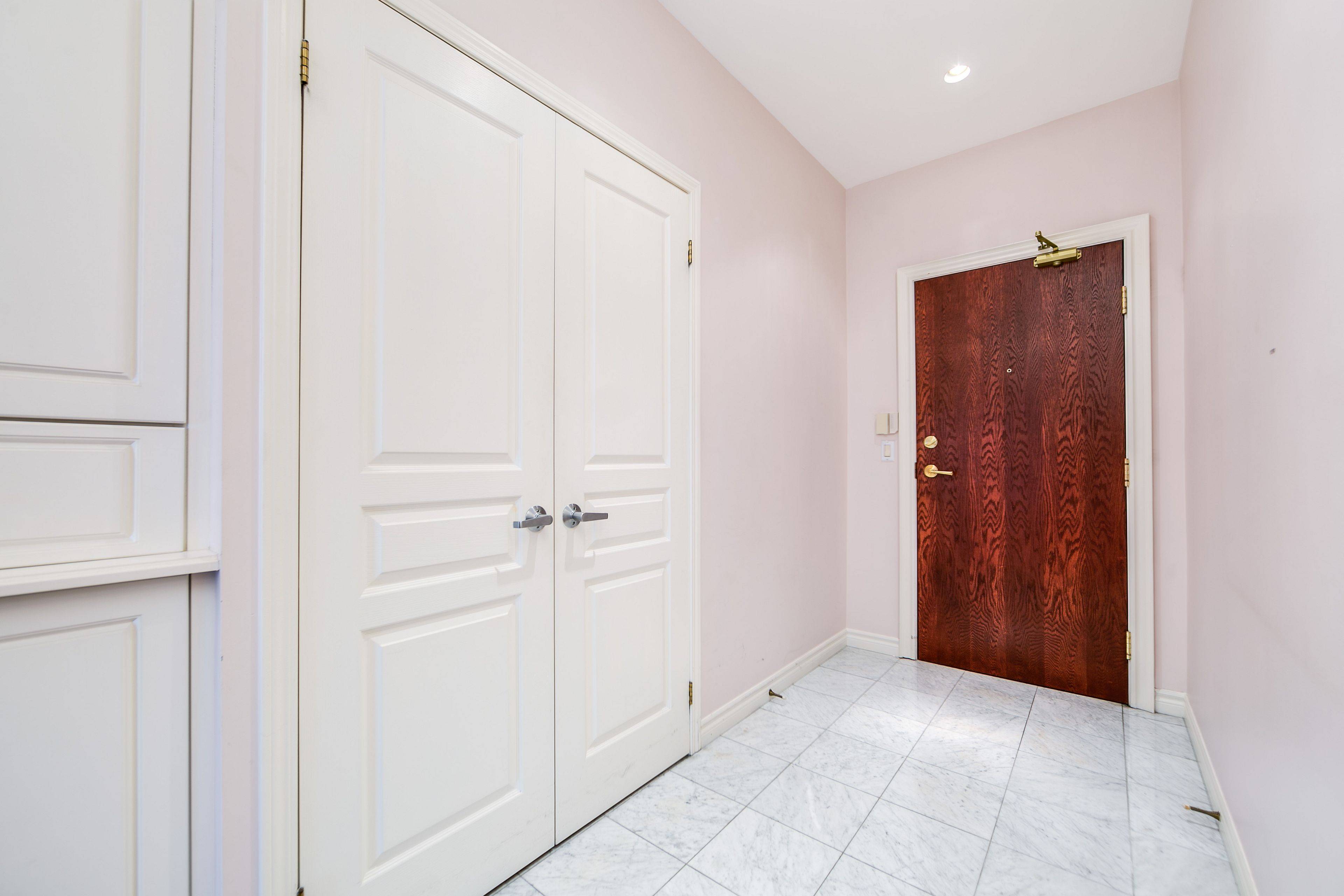 1 Deer Park CRES #903, Toronto C02, ON M4V 3C4