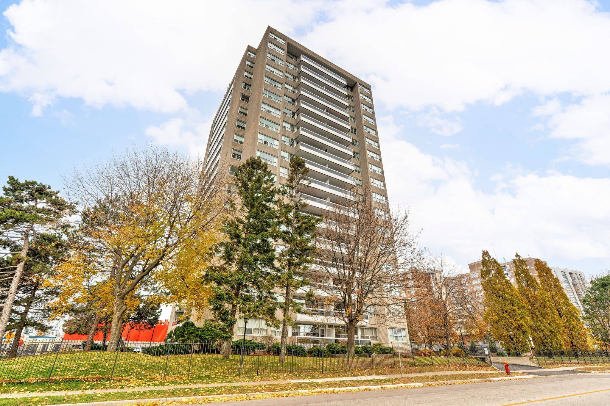 2263 Marine DR #602, Oakville, ON L6L 5K1