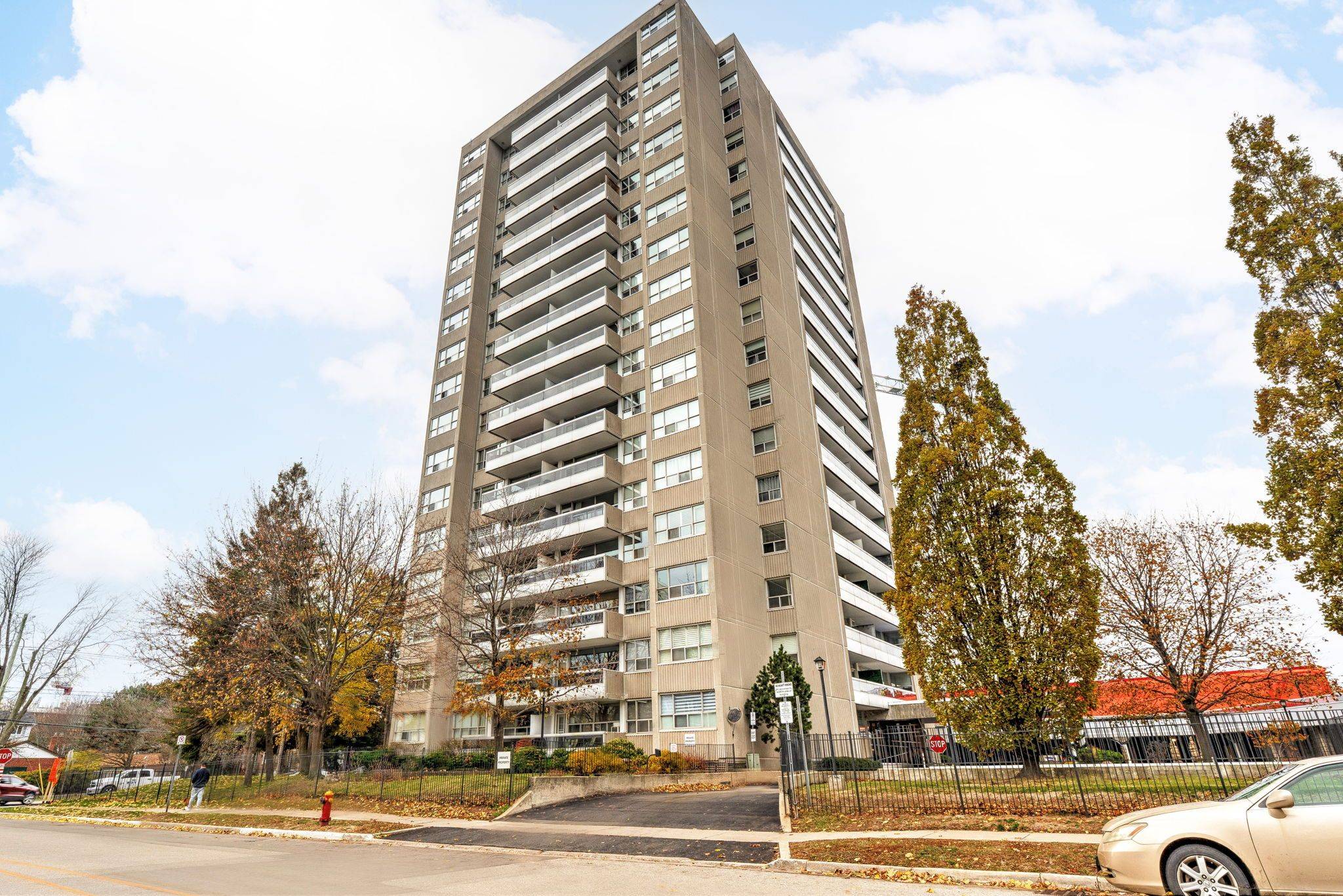 2263 Marine DR #602, Oakville, ON L6L 5K1