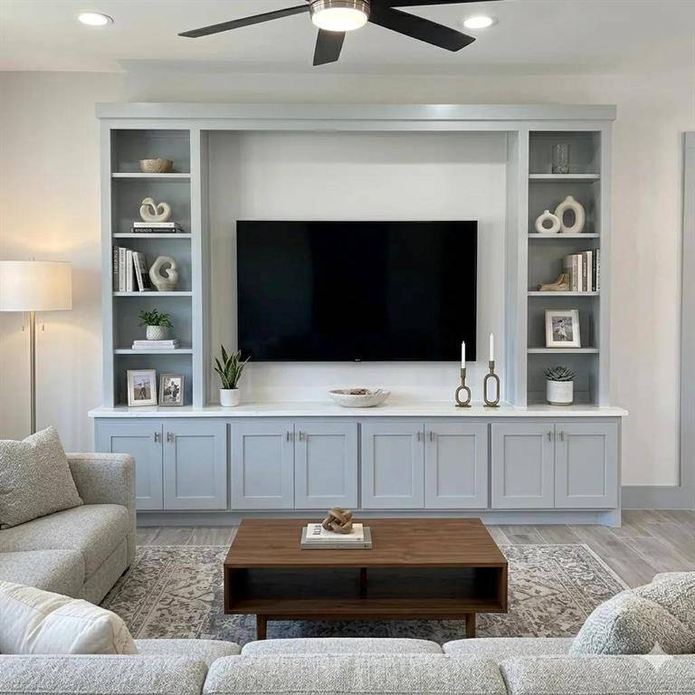 2518 W Clarendon Drive, Dallas, TX 75211