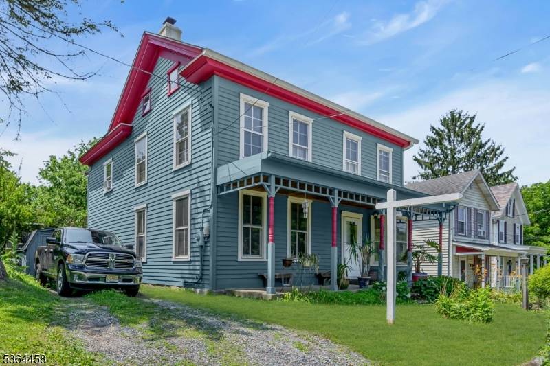 135 Main St, Hampton Boro, NJ 08827