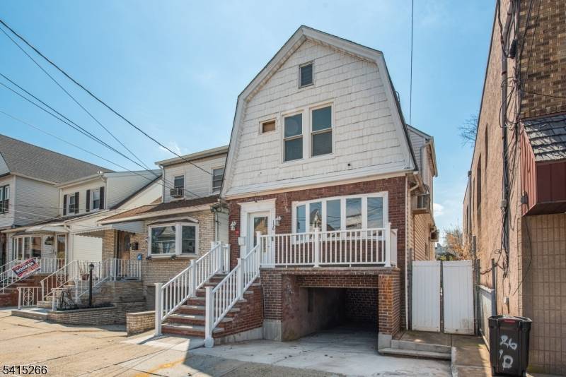 136 W 56Th St, Bayonne City, NJ 07002