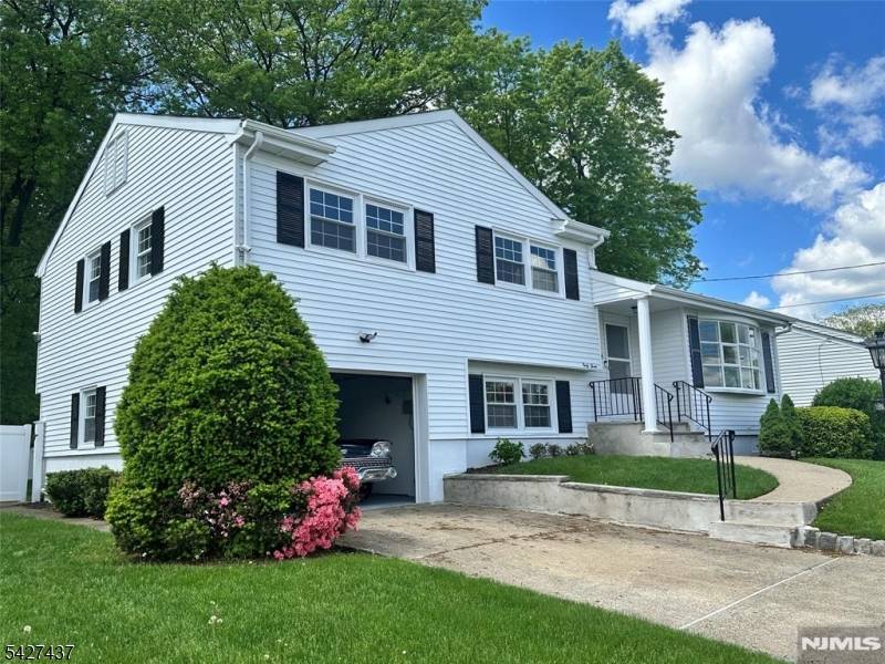 43 Bender Dr, Clifton City, NJ 07013