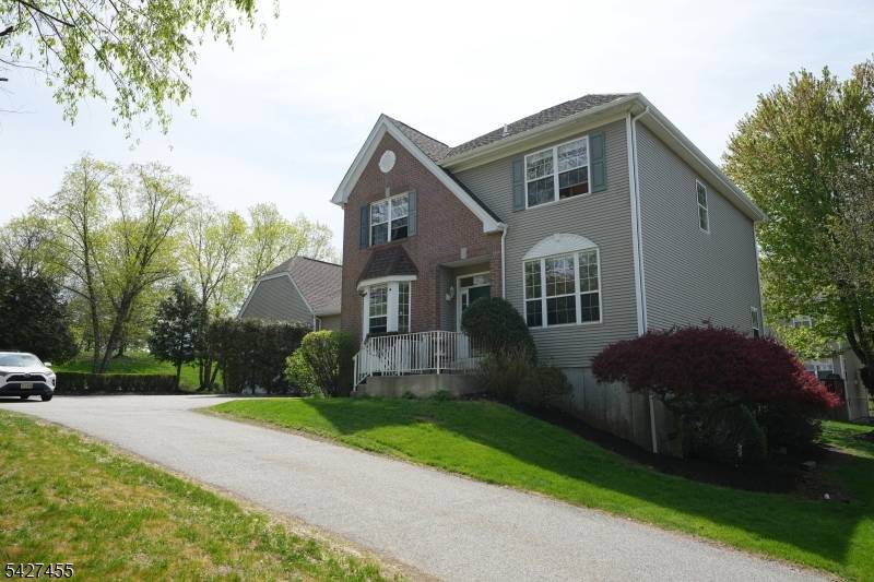 10 Queens Ln, Wayne Twp., NJ 07470