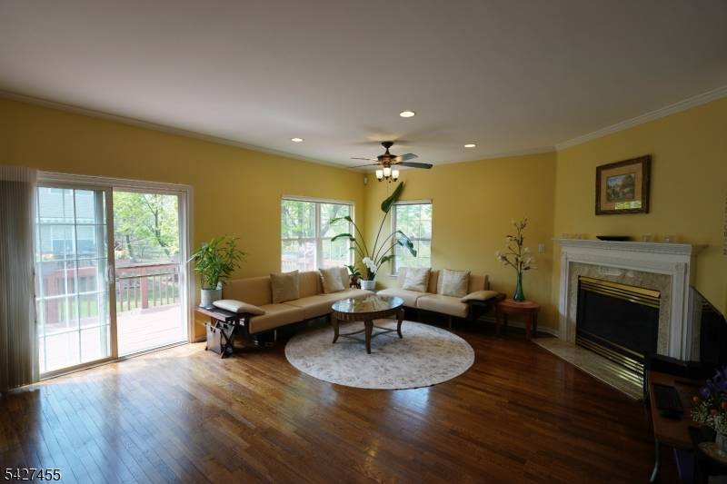 10 Queens Ln, Wayne Twp., NJ 07470