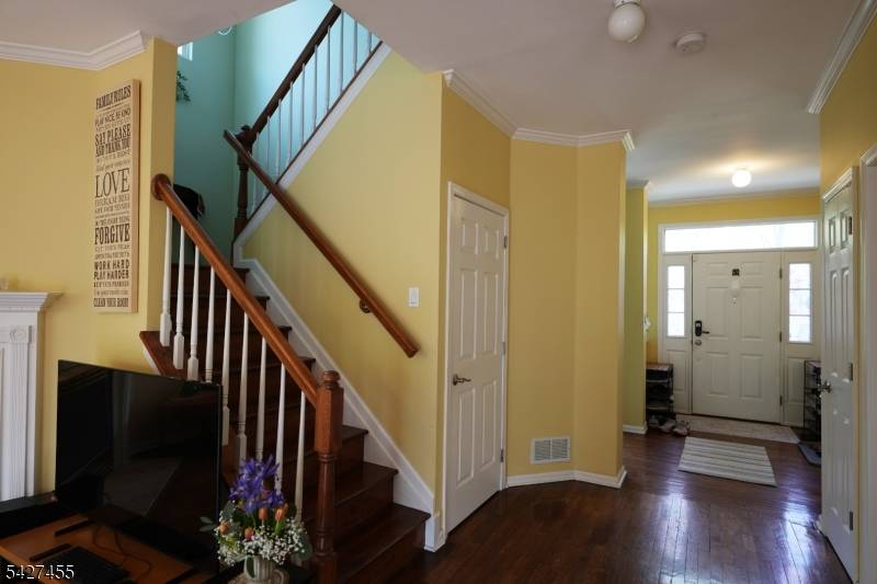 10 Queens Ln, Wayne Twp., NJ 07470