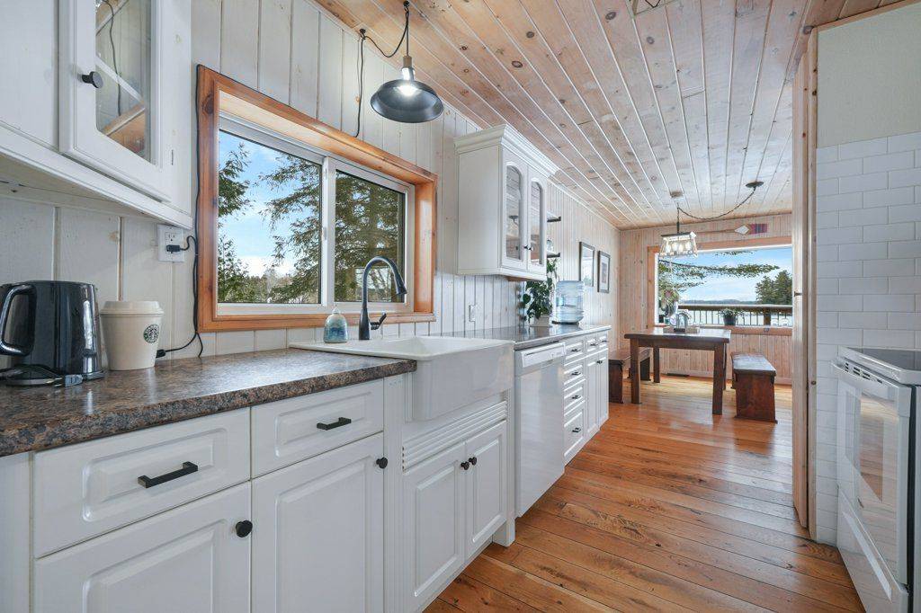 10A Jordan LN, Seguin, ON P2A 0B2