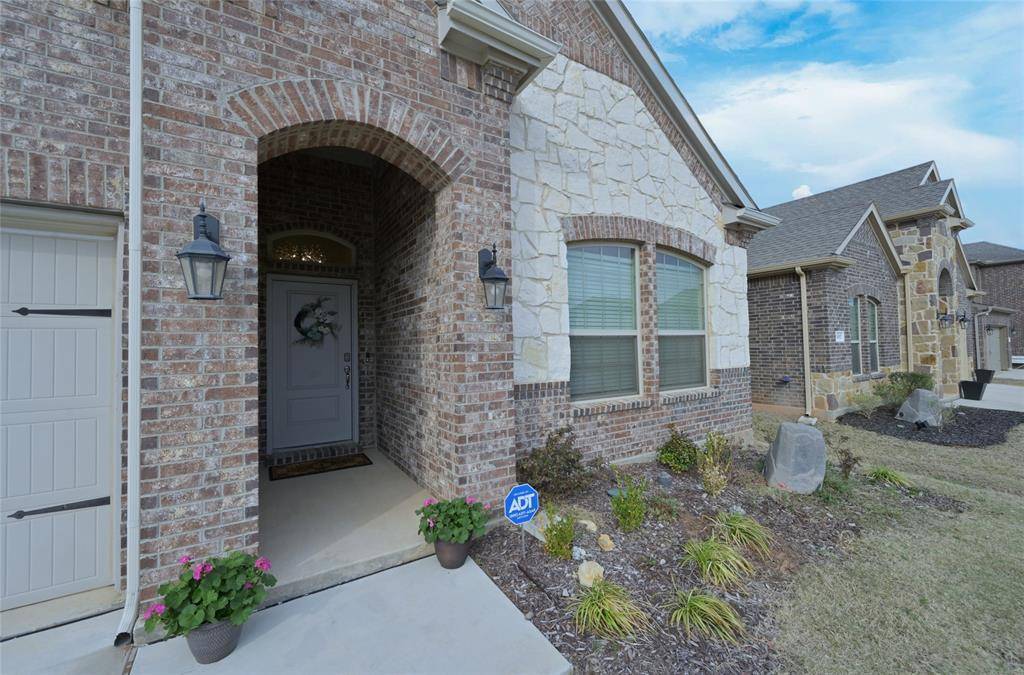10013 Gray Barrel Drive, Aubrey, TX 76227