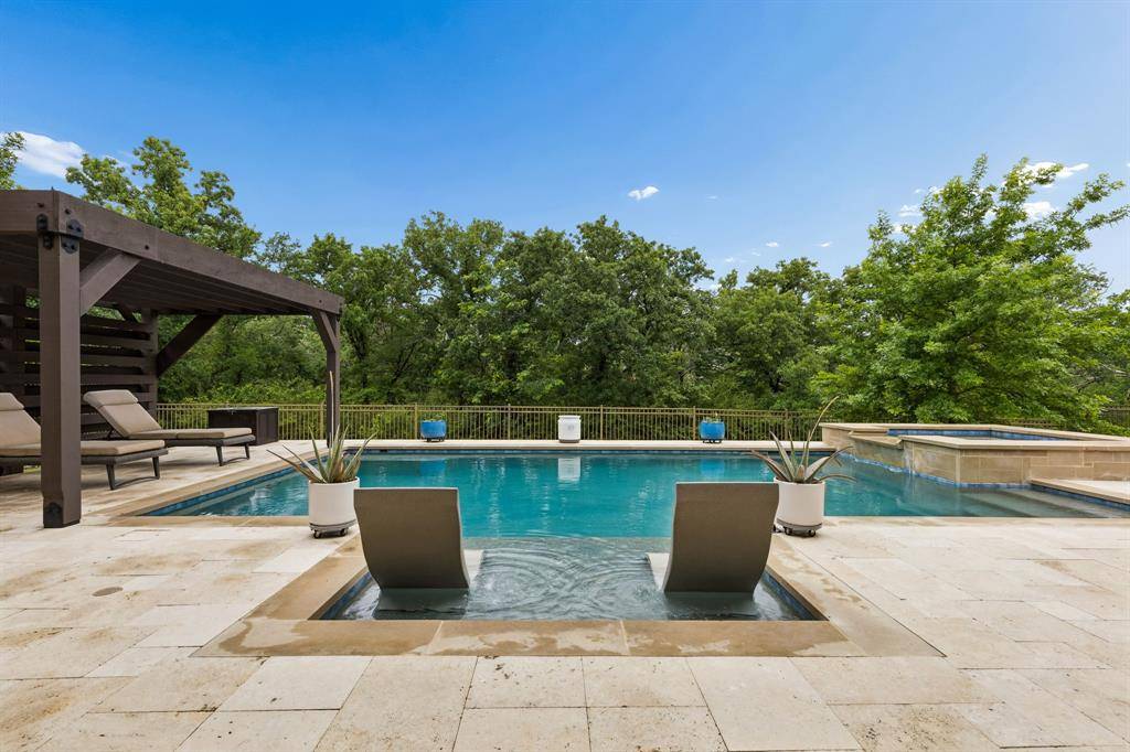 9121 Pecan Woods Trail, Lantana, TX 76226