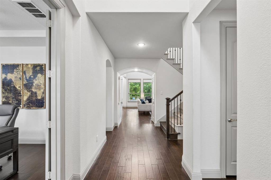 9121 Pecan Woods Trail, Lantana, TX 76226