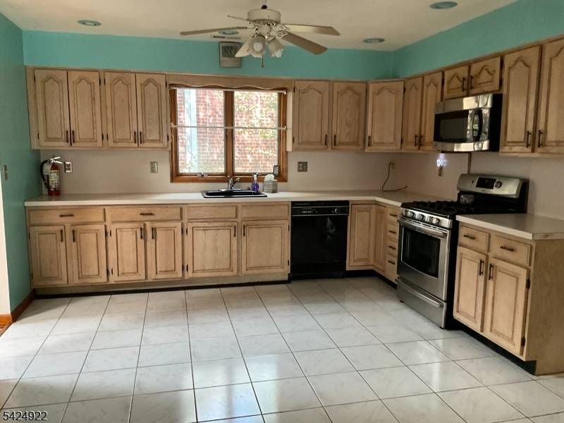 910 Orchard Ter, Linden City, NJ 07036