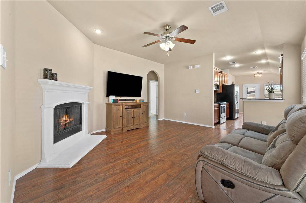 8741 Sierra Trail, Cross Roads, TX 76227