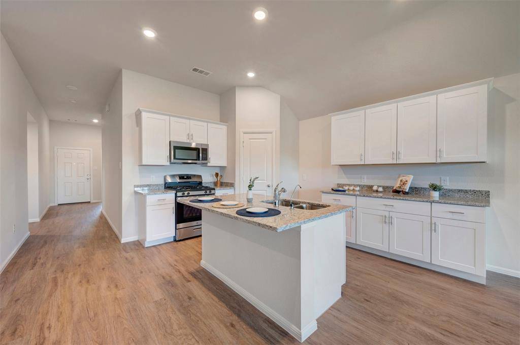 1020 Tarryhill Drive, Crowley, TX 76036