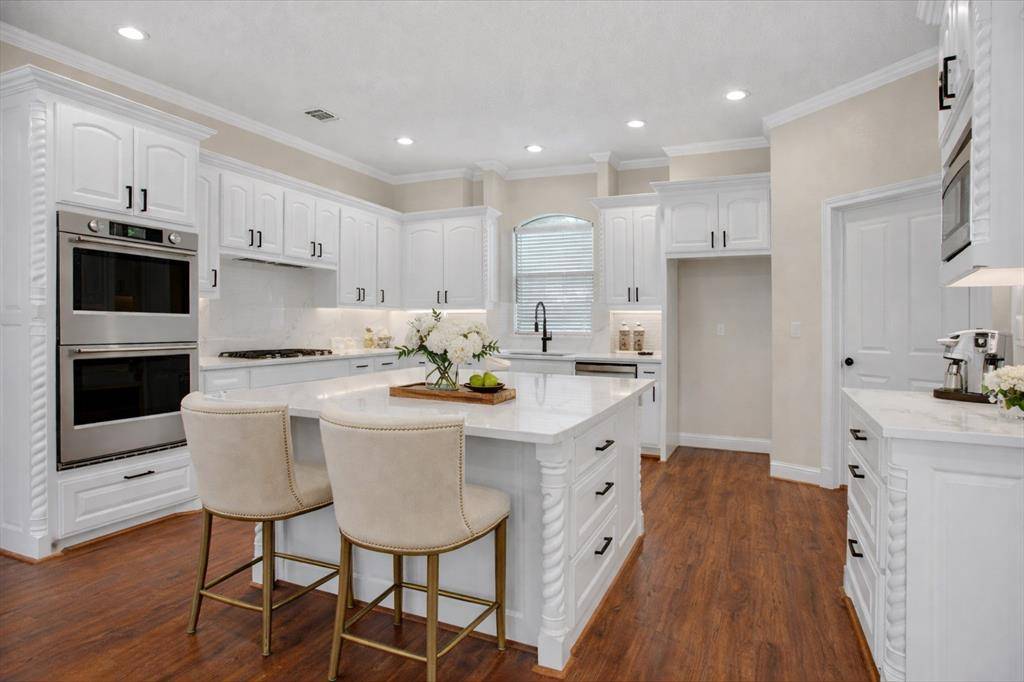 153 Crest Canyon Drive, Fort Worth, TX 76108