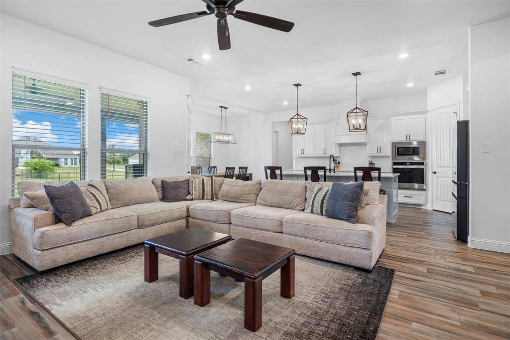 341 Oak Meadow Lane, Weatherford, TX 76085