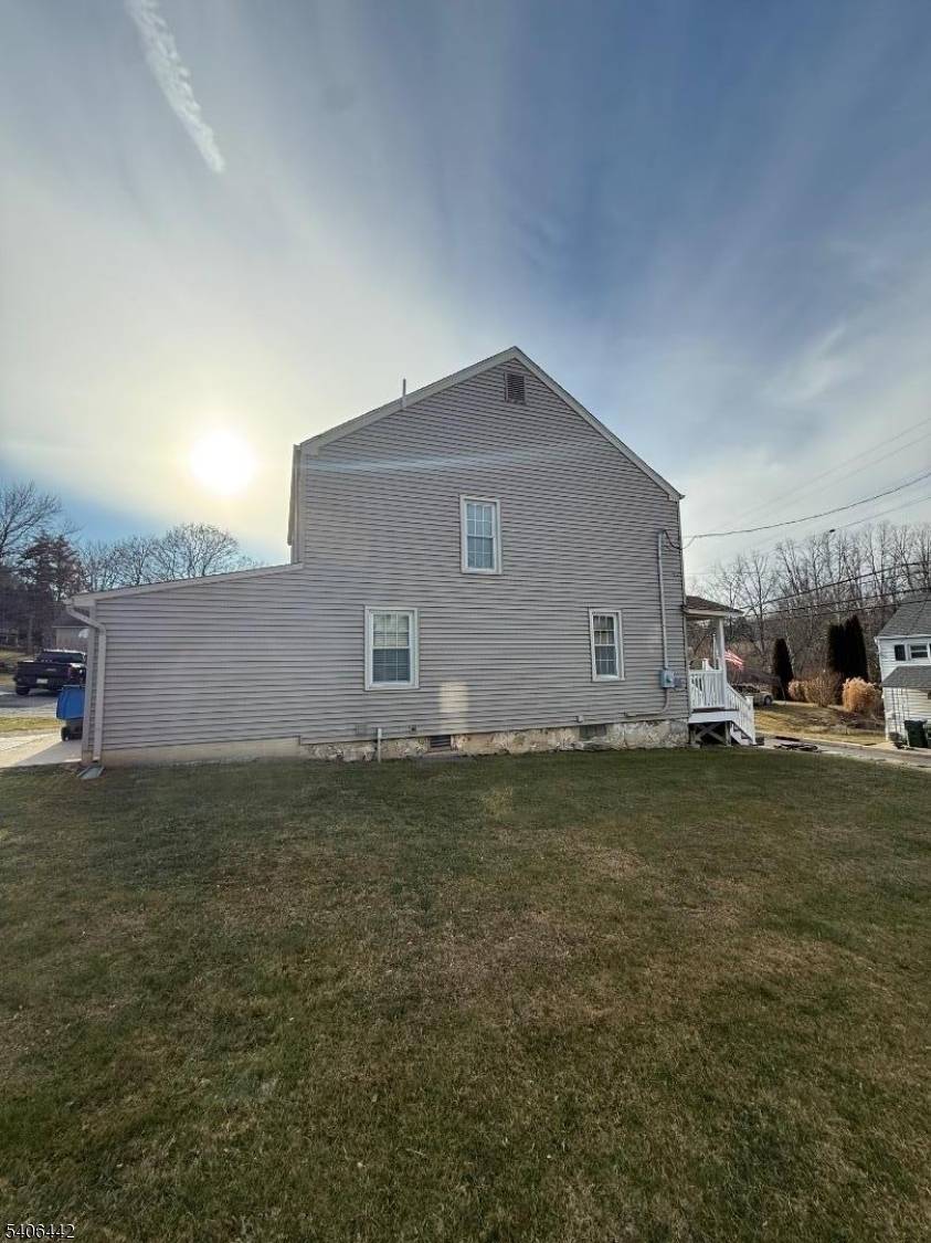 36 Willow Ave, Bloomsbury Boro, NJ 08804