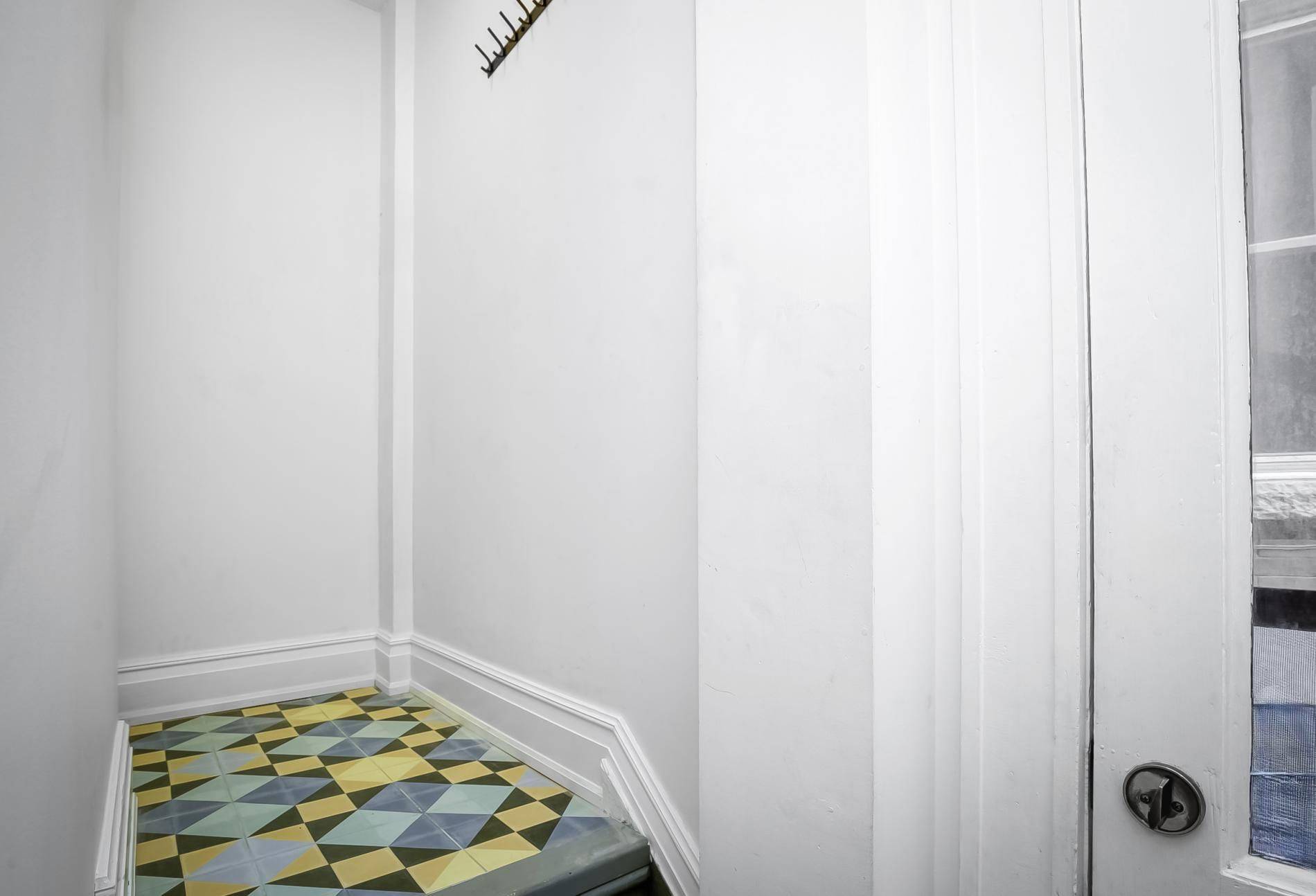 146 Madison AVE #Lower, Toronto C02, ON M5R 2S5