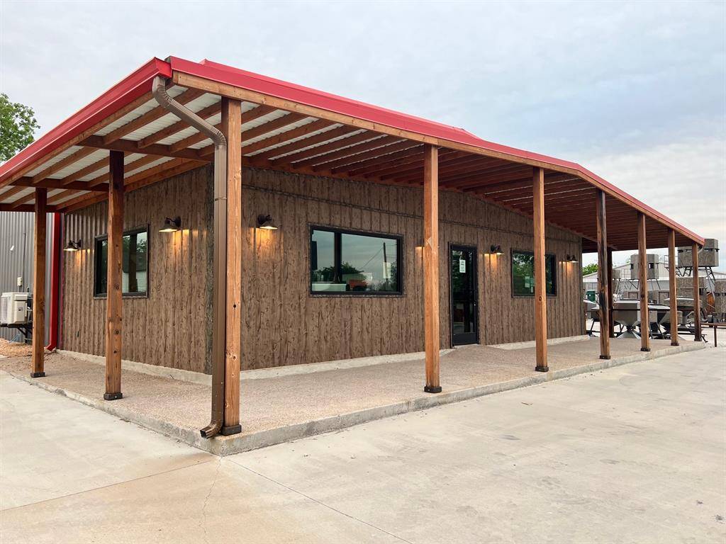 401 E Central Avenue, Comanche, TX 76442