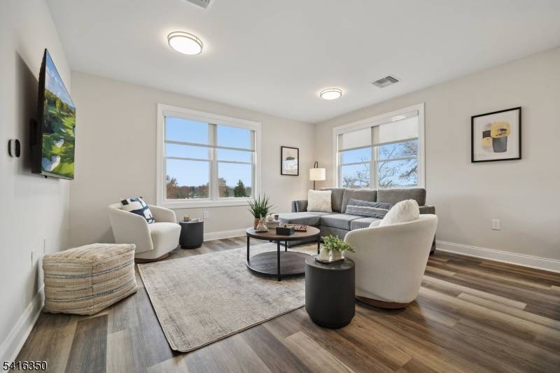 246 Main St #406, Chatham Boro, NJ 07928