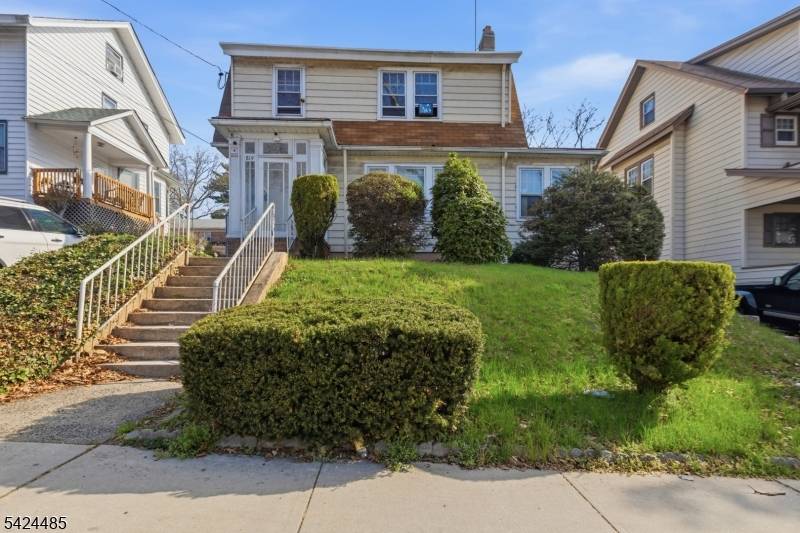 819-821 Lyons Ave, Irvington Twp., NJ 07111