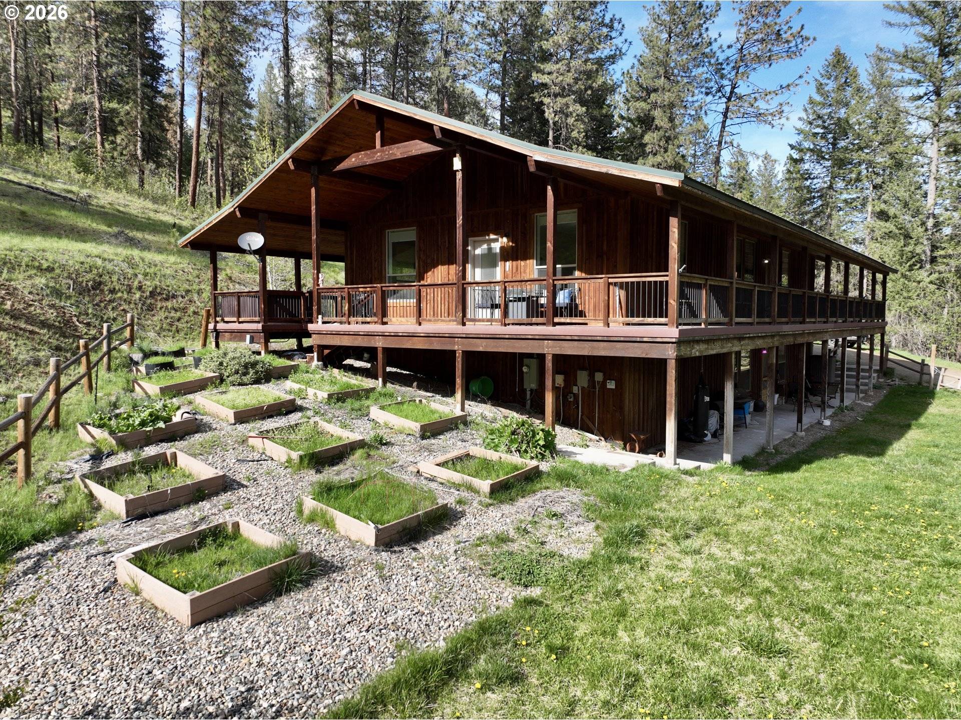48144 E PINE CREEK RD, Halfway, OR 97834