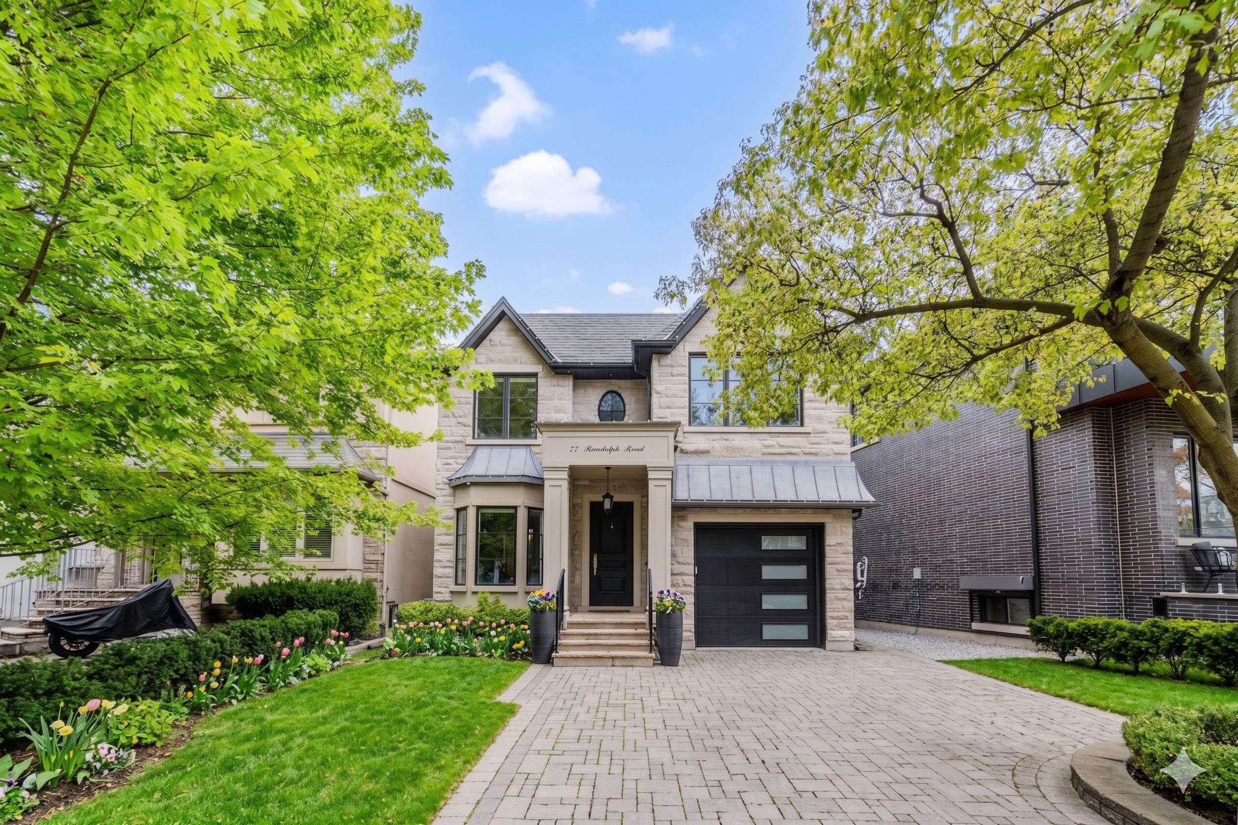 77 Randolph RD, Toronto C11, ON M4G 3S1