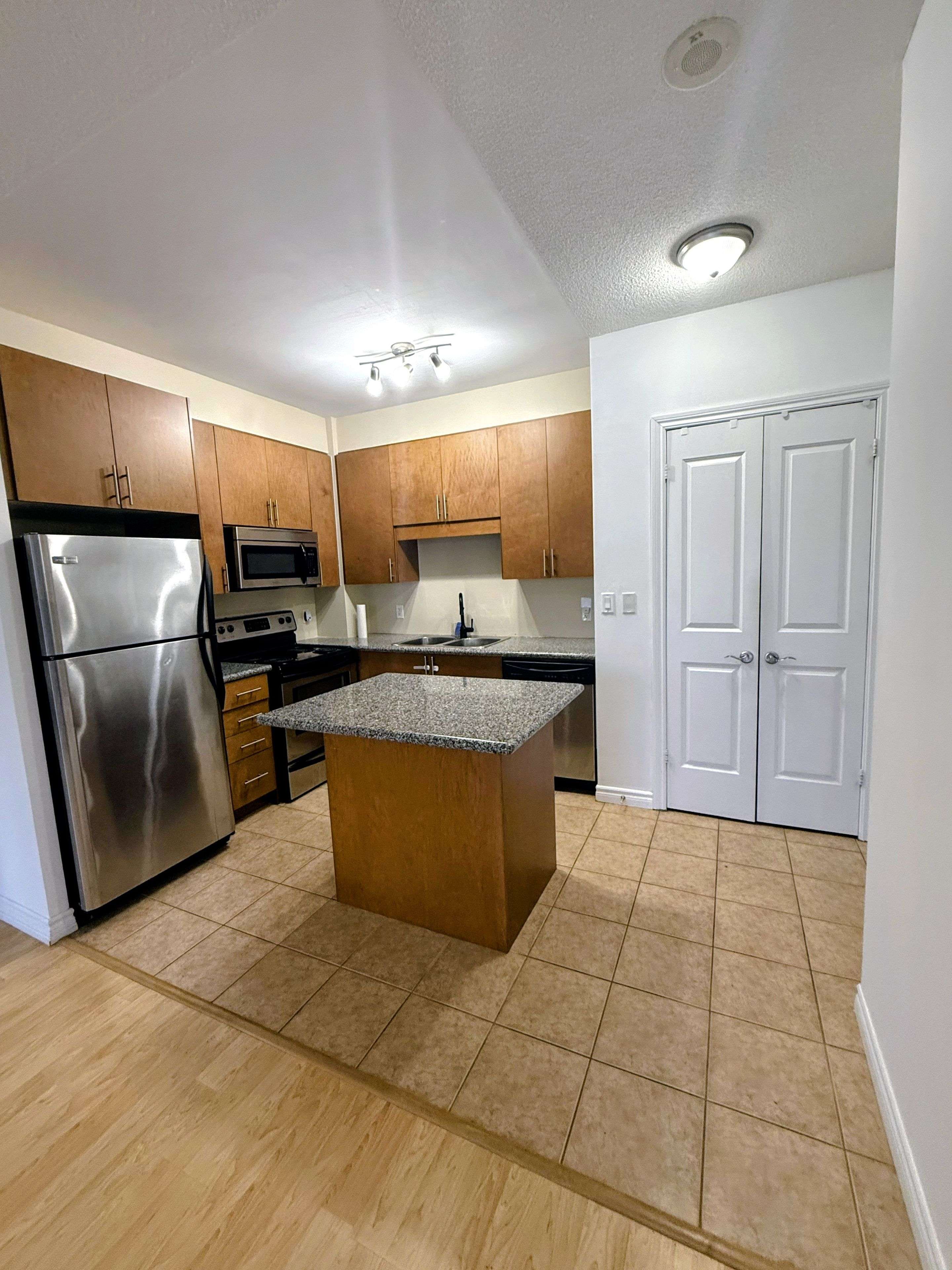 135 Wynford DR #209, Toronto C13, ON M3C 0J4