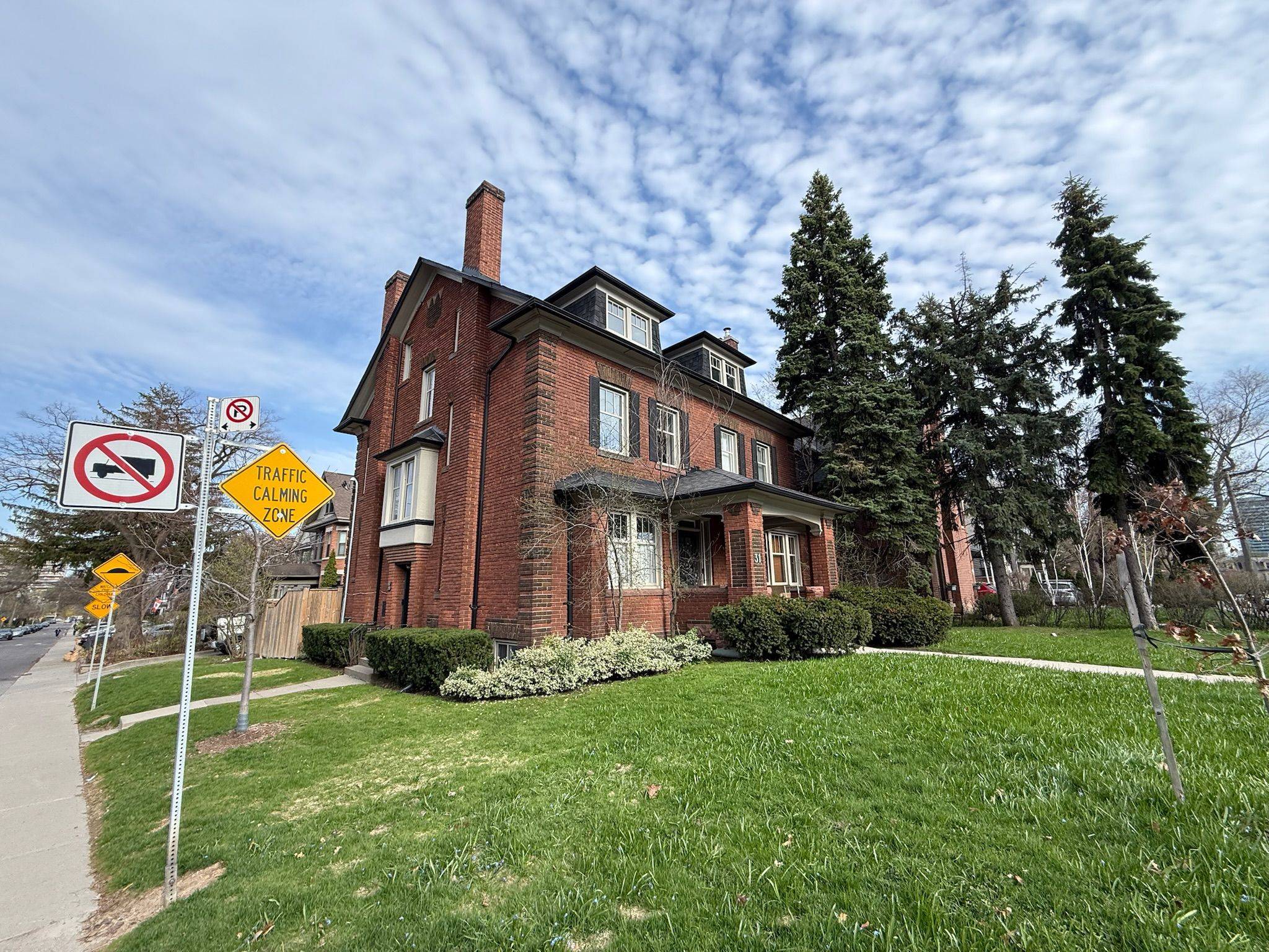 31 Oriole Pkwy, Toronto C02, ON M4V 2C9