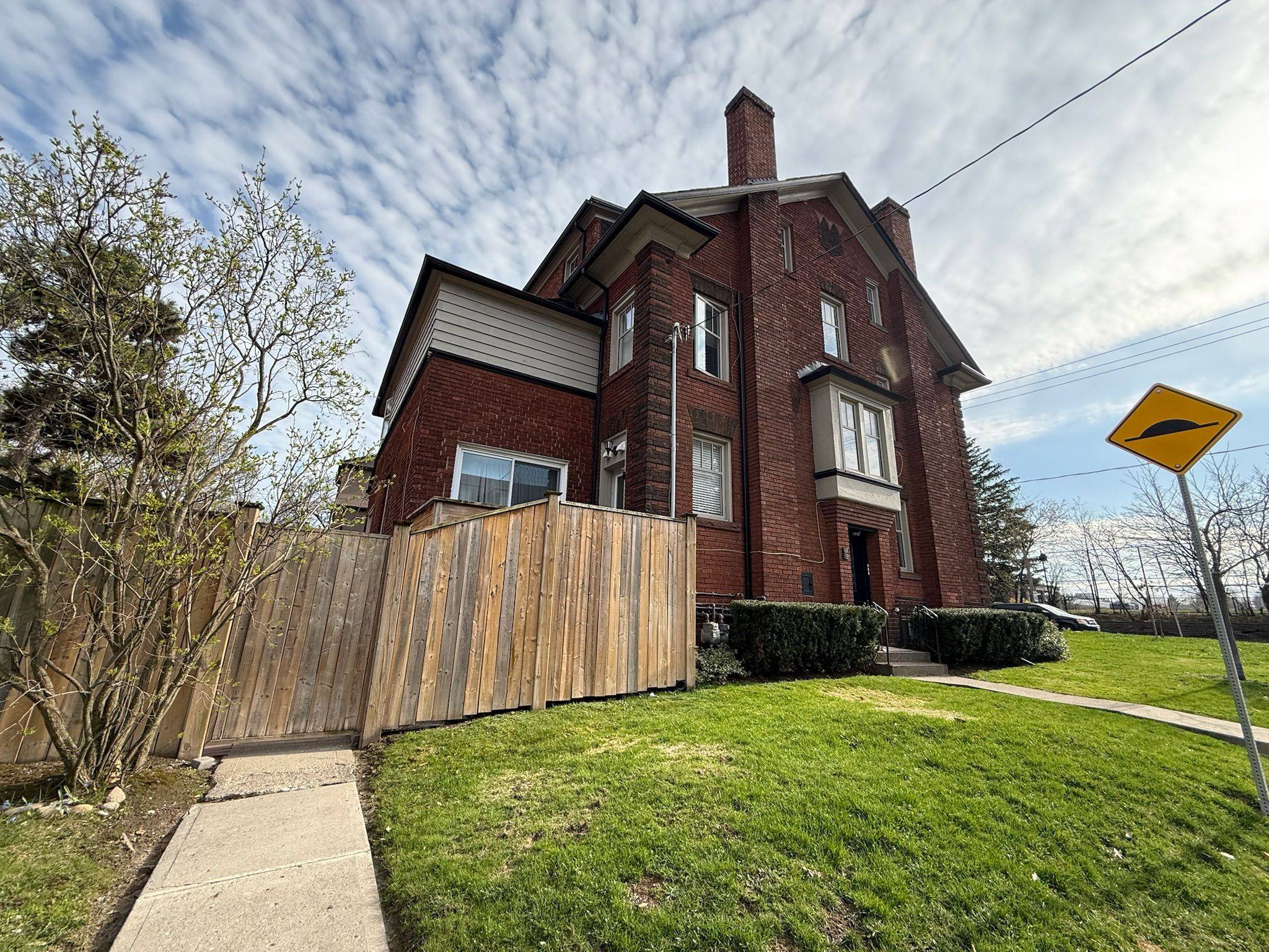 31 Oriole Pkwy, Toronto C02, ON M4V 2C9